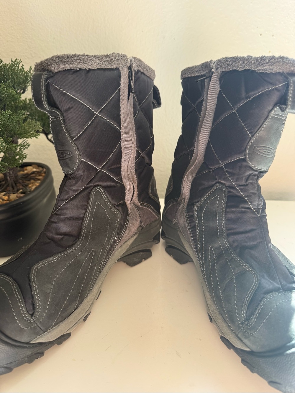 Keen Betty boots women size 10 Black and Gray Insulated Winter Boots - Picture 5 of 8